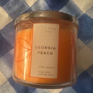 Bath & Body Works Georgia Peach Candle - Vibrant Orange
